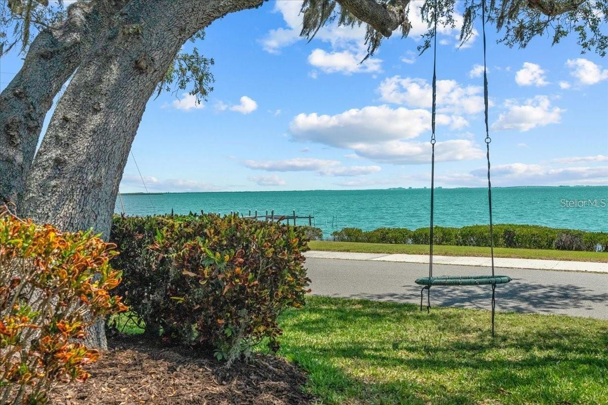 827 N BAYSHORE DR