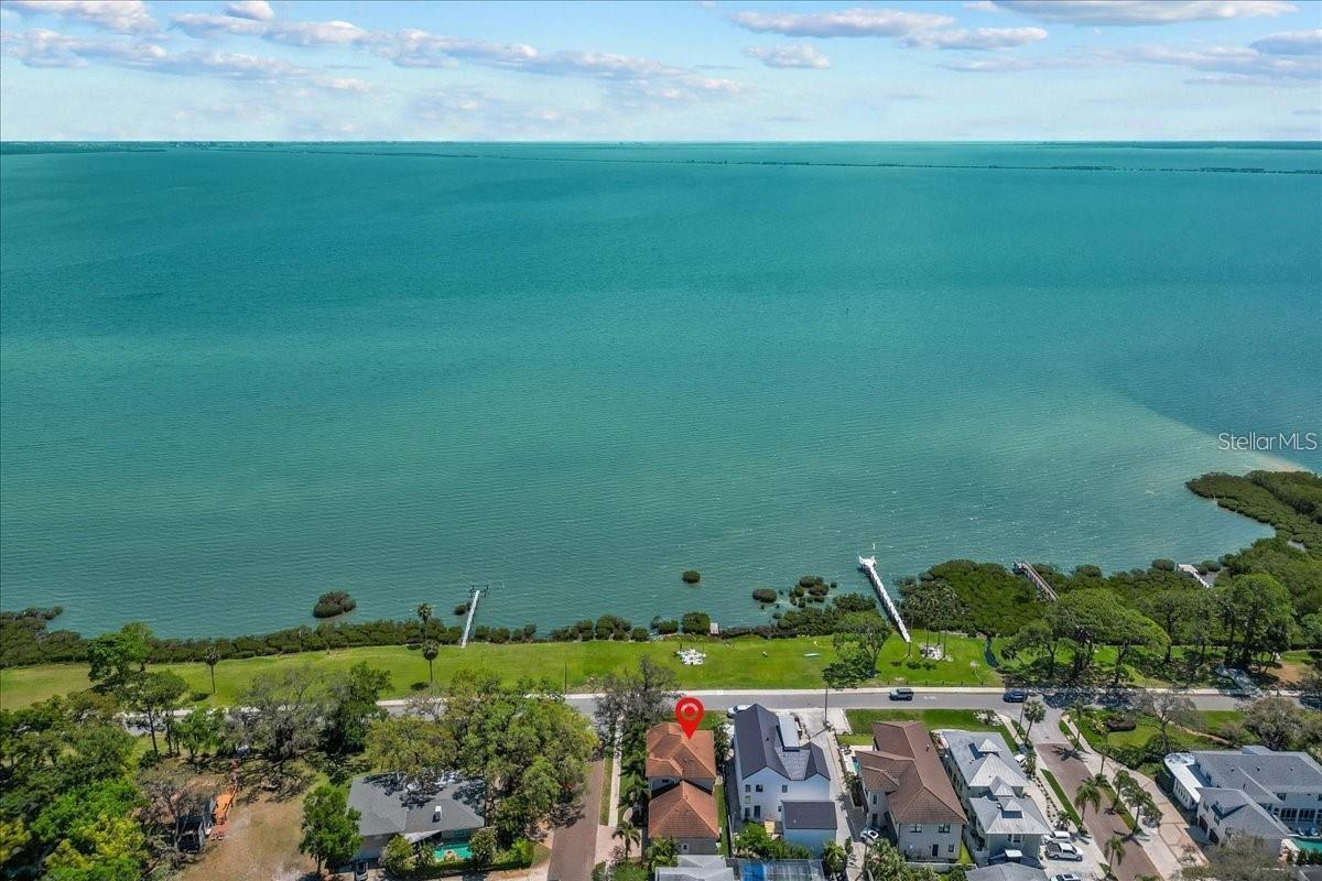827 N BAYSHORE DR