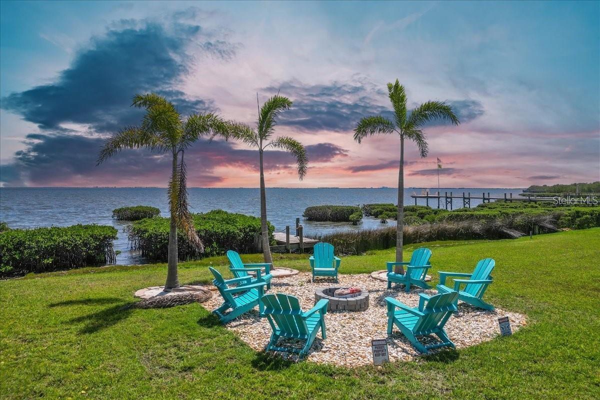 827 N BAYSHORE DR