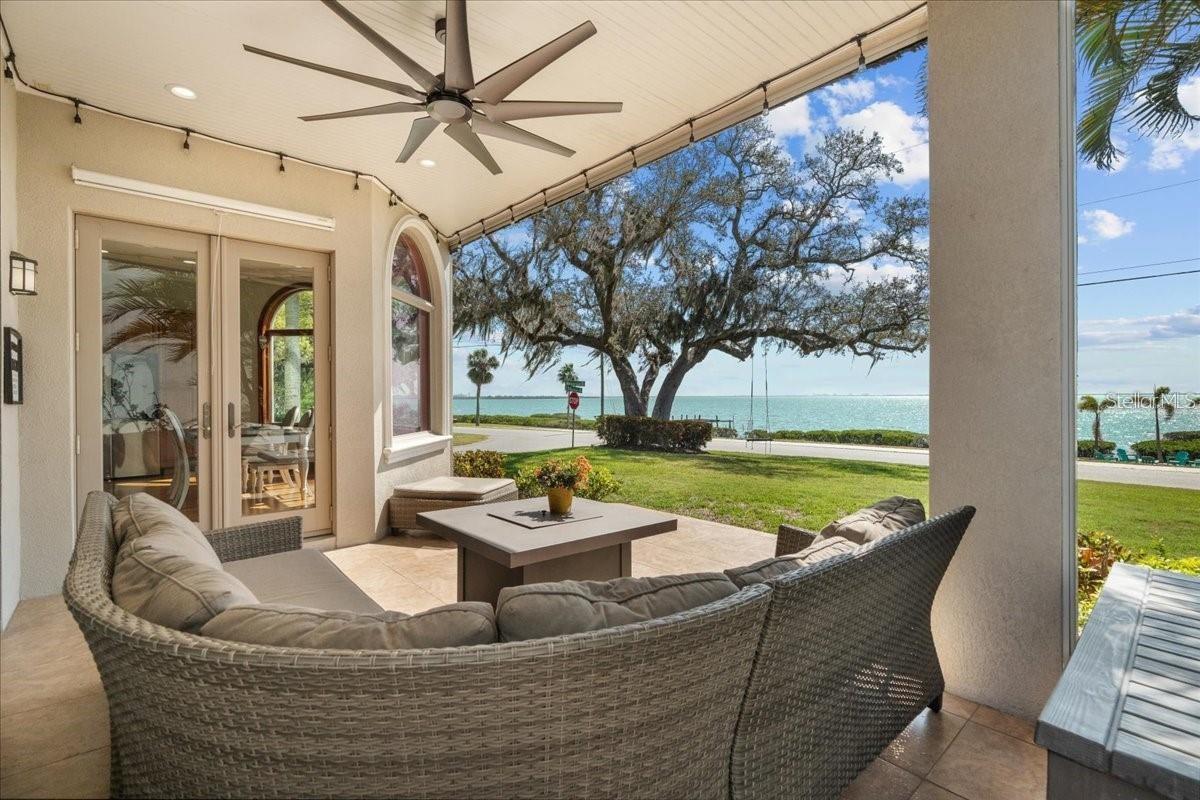 827 N BAYSHORE DR