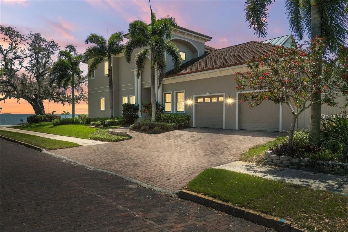 827 N BAYSHORE DR