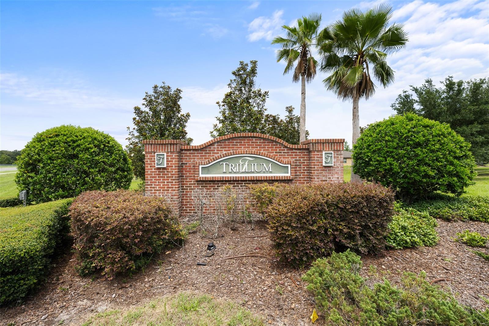 1827 TRILLIUM BLVD
