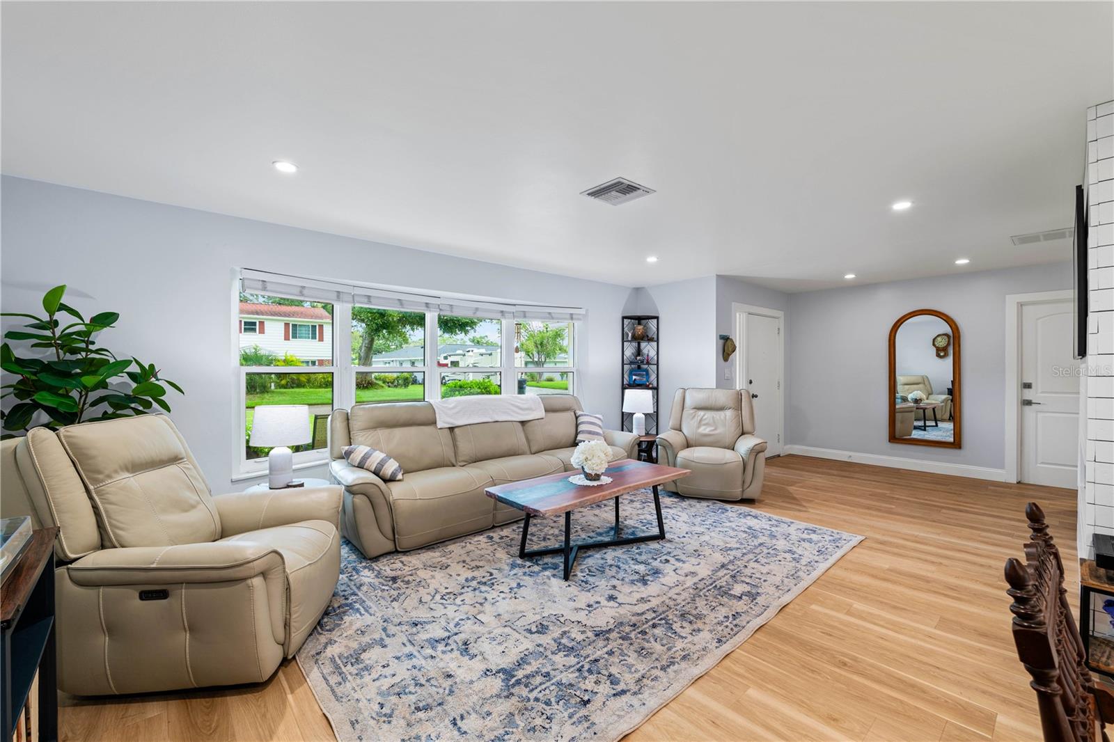 1300 86TH AVE N
