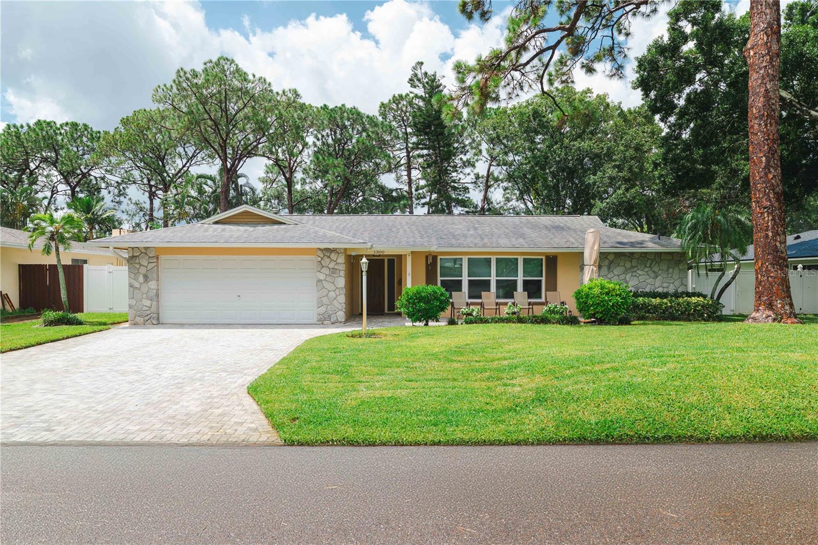 1300 86TH AVE N