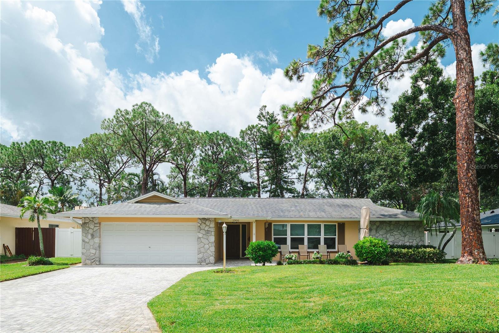 1300 86TH AVE N