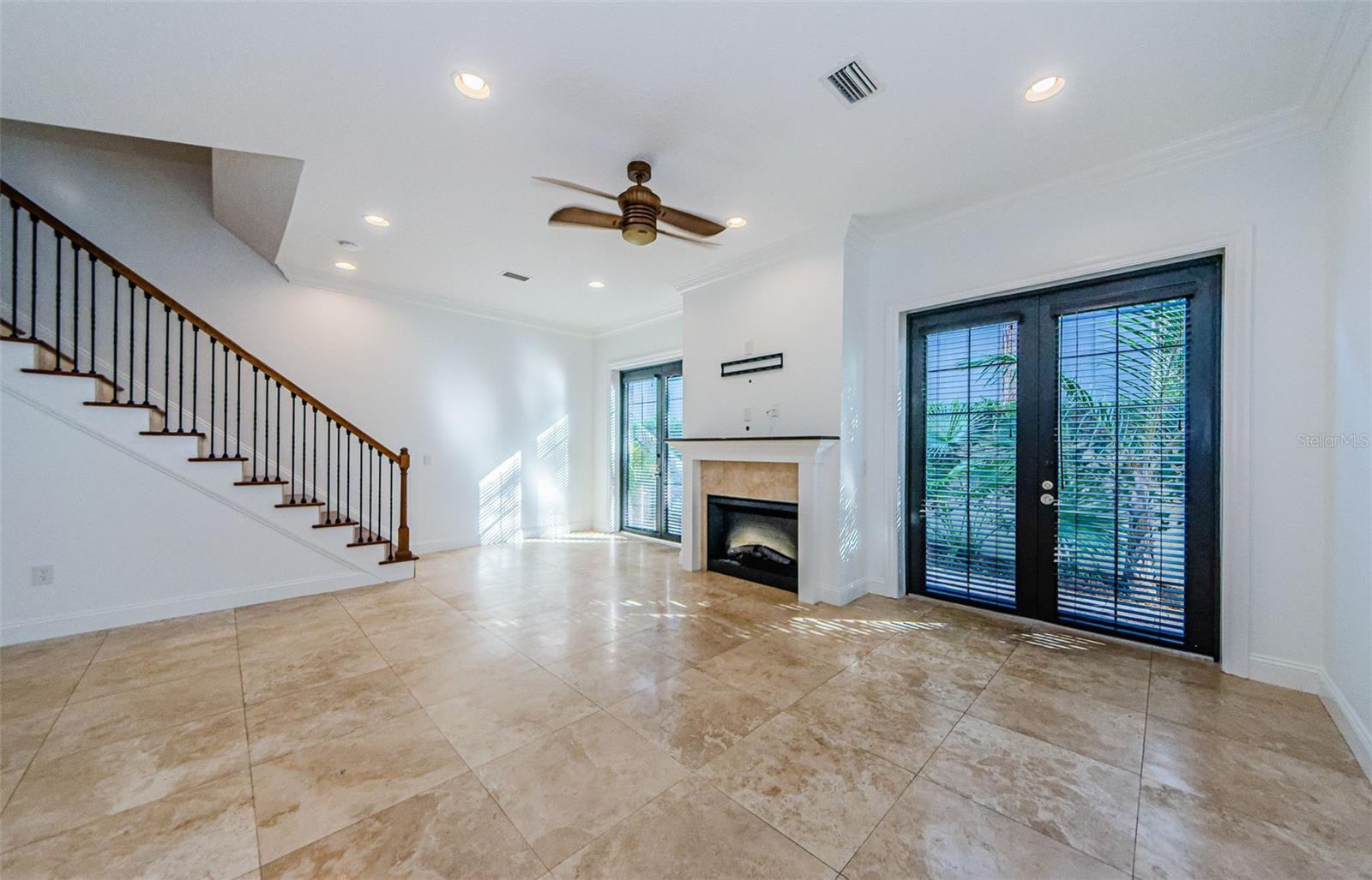 3810 VILLAS DEL SOL CT