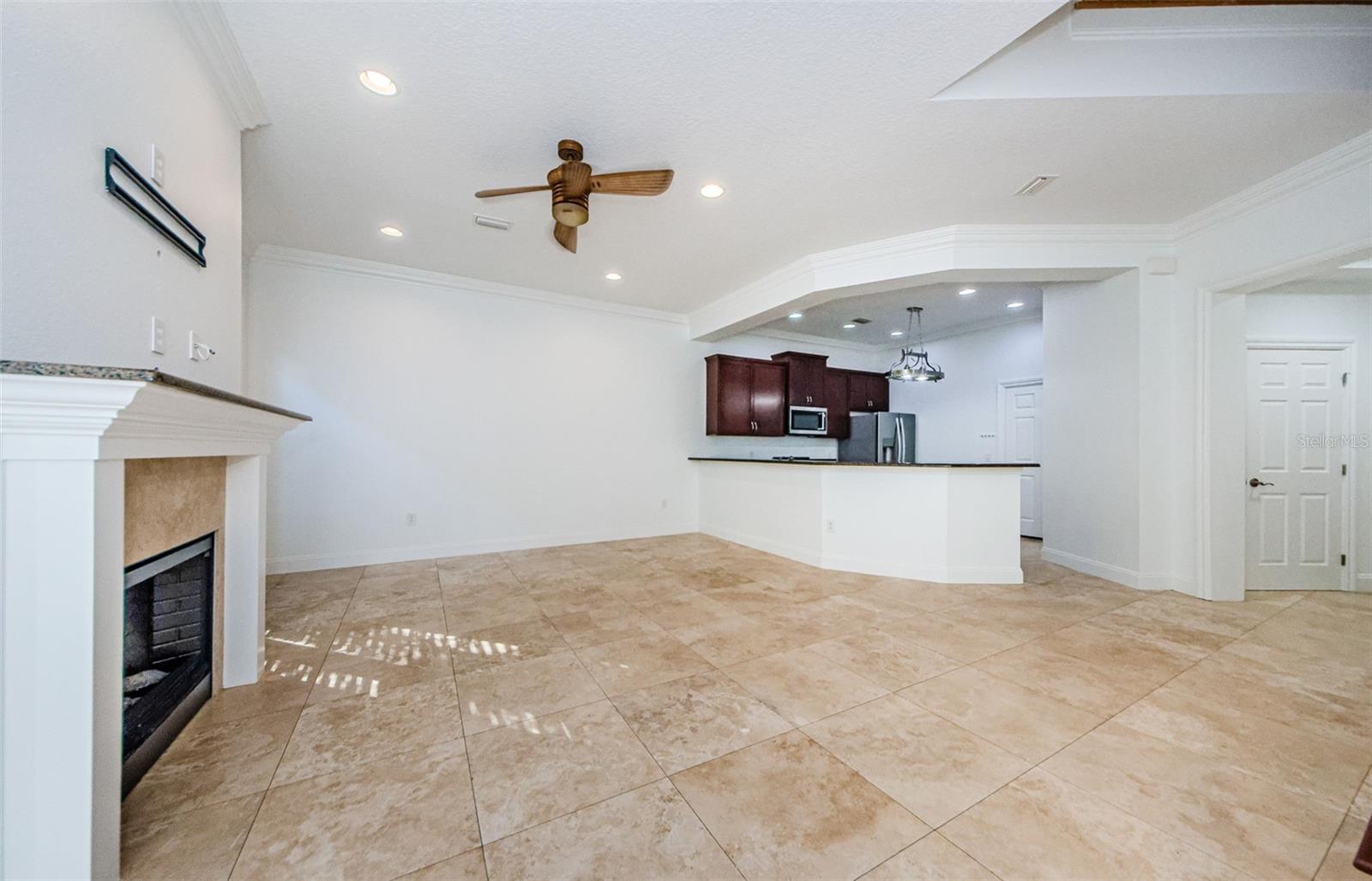 3810 VILLAS DEL SOL CT