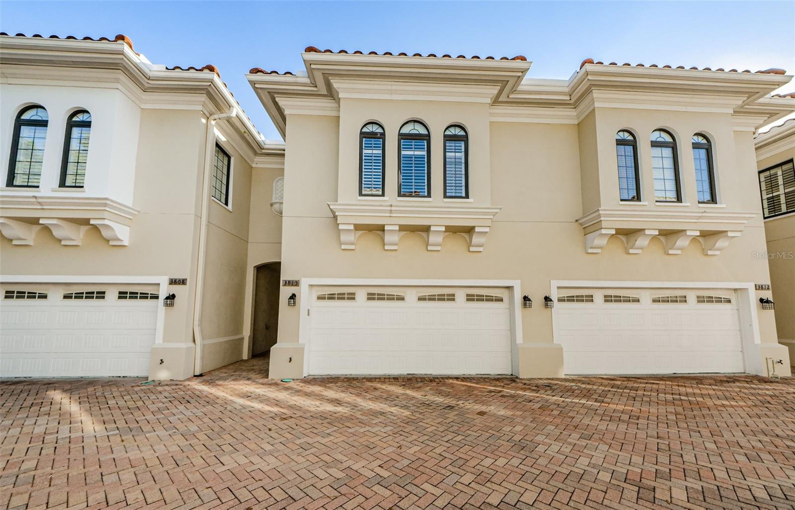 3810 VILLAS DEL SOL CT