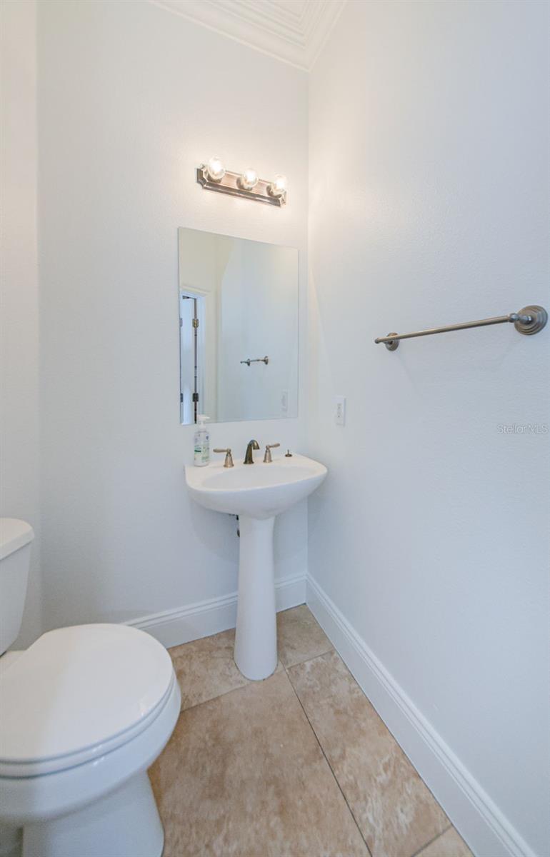 3810 VILLAS DEL SOL CT