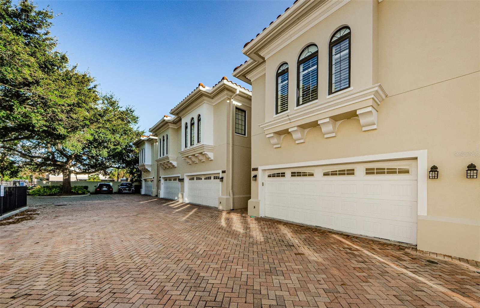 3810 VILLAS DEL SOL CT