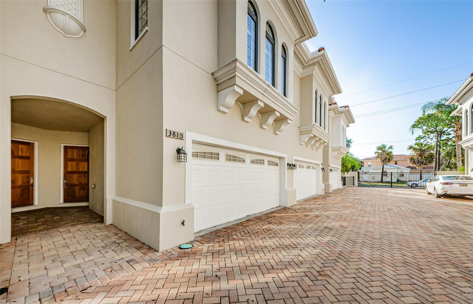 3810 VILLAS DEL SOL CT