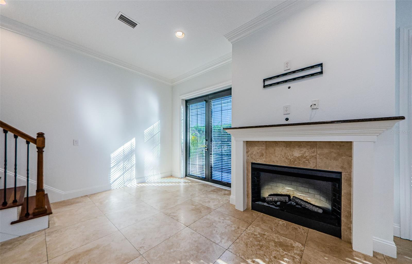 3810 VILLAS DEL SOL CT