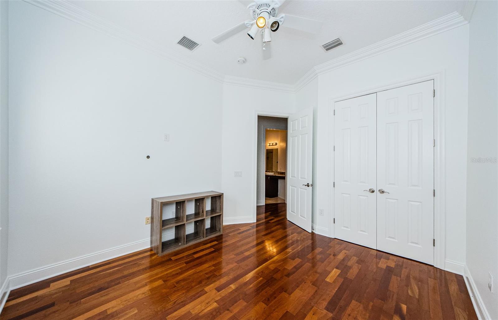 3810 VILLAS DEL SOL CT