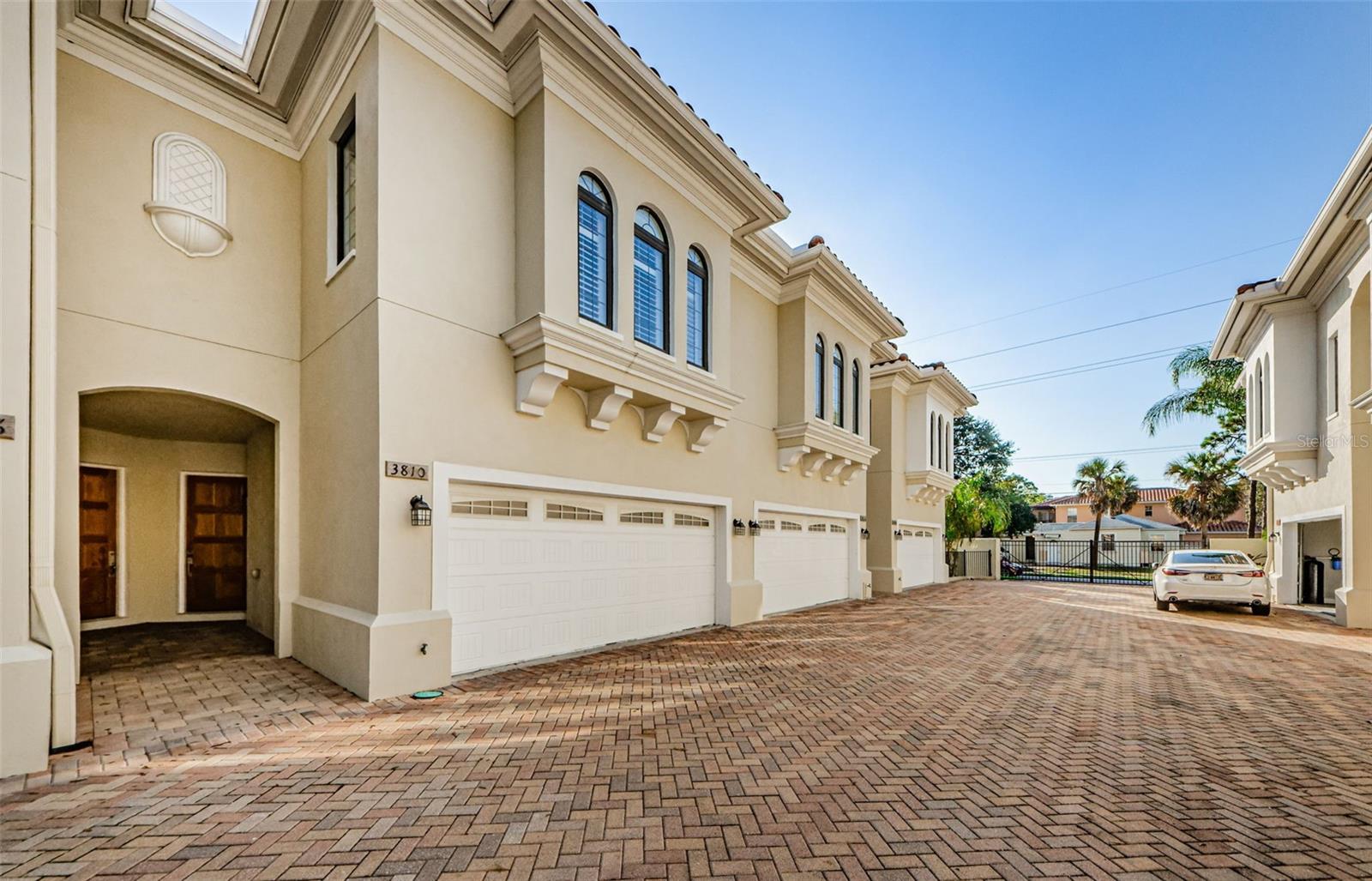 3810 VILLAS DEL SOL CT