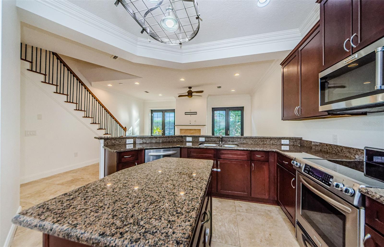 3810 VILLAS DEL SOL CT