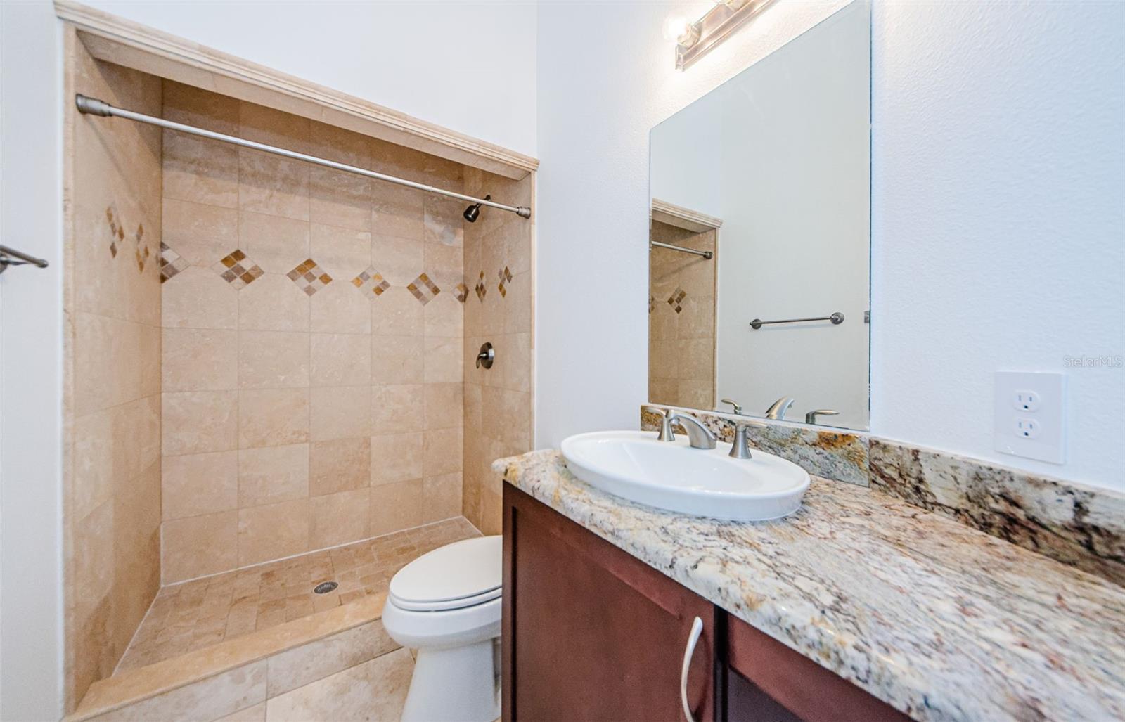 3810 VILLAS DEL SOL CT