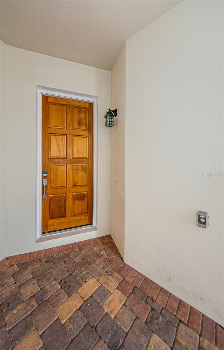3810 VILLAS DEL SOL CT