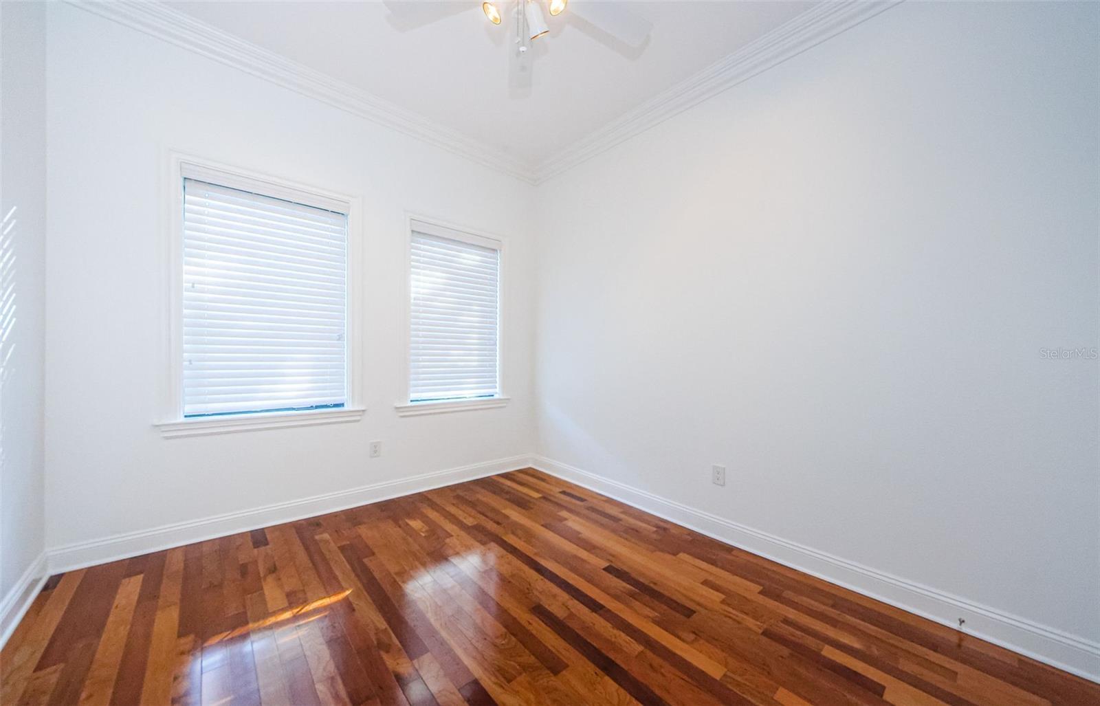 3810 VILLAS DEL SOL CT