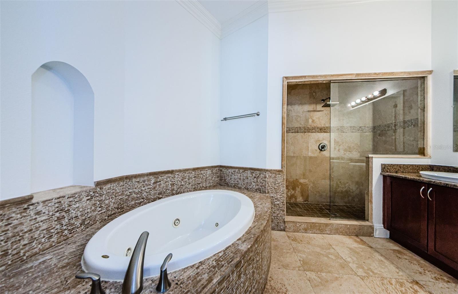 3810 VILLAS DEL SOL CT