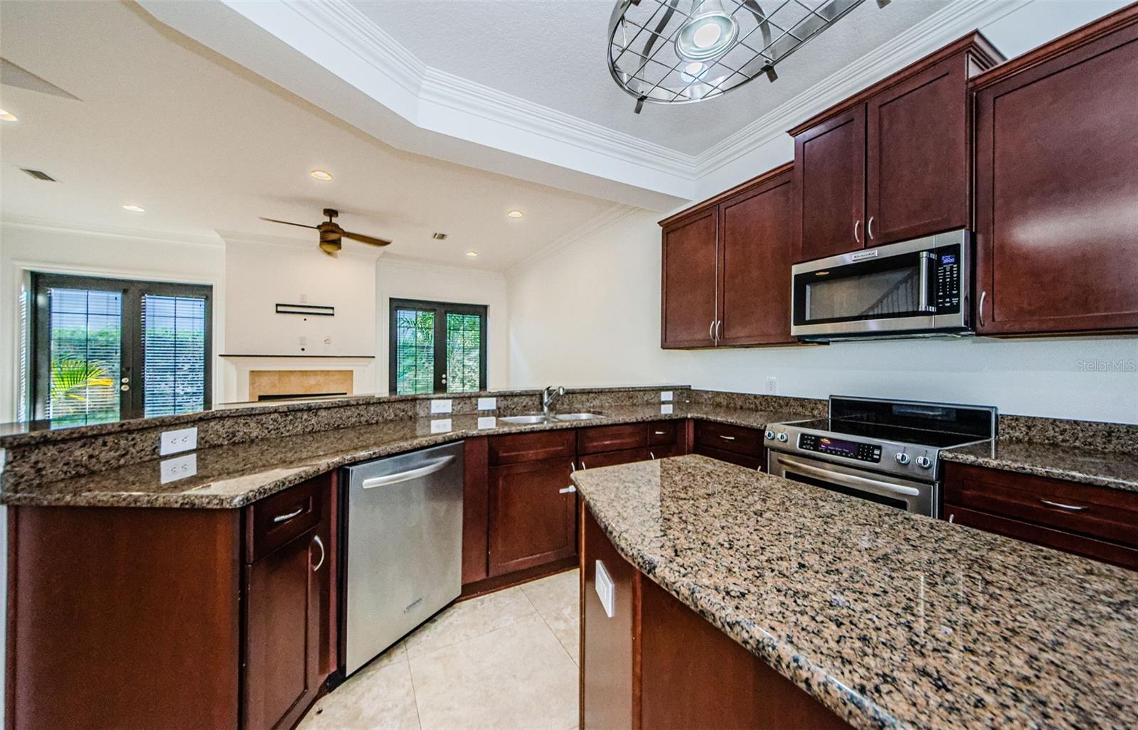 3810 VILLAS DEL SOL CT