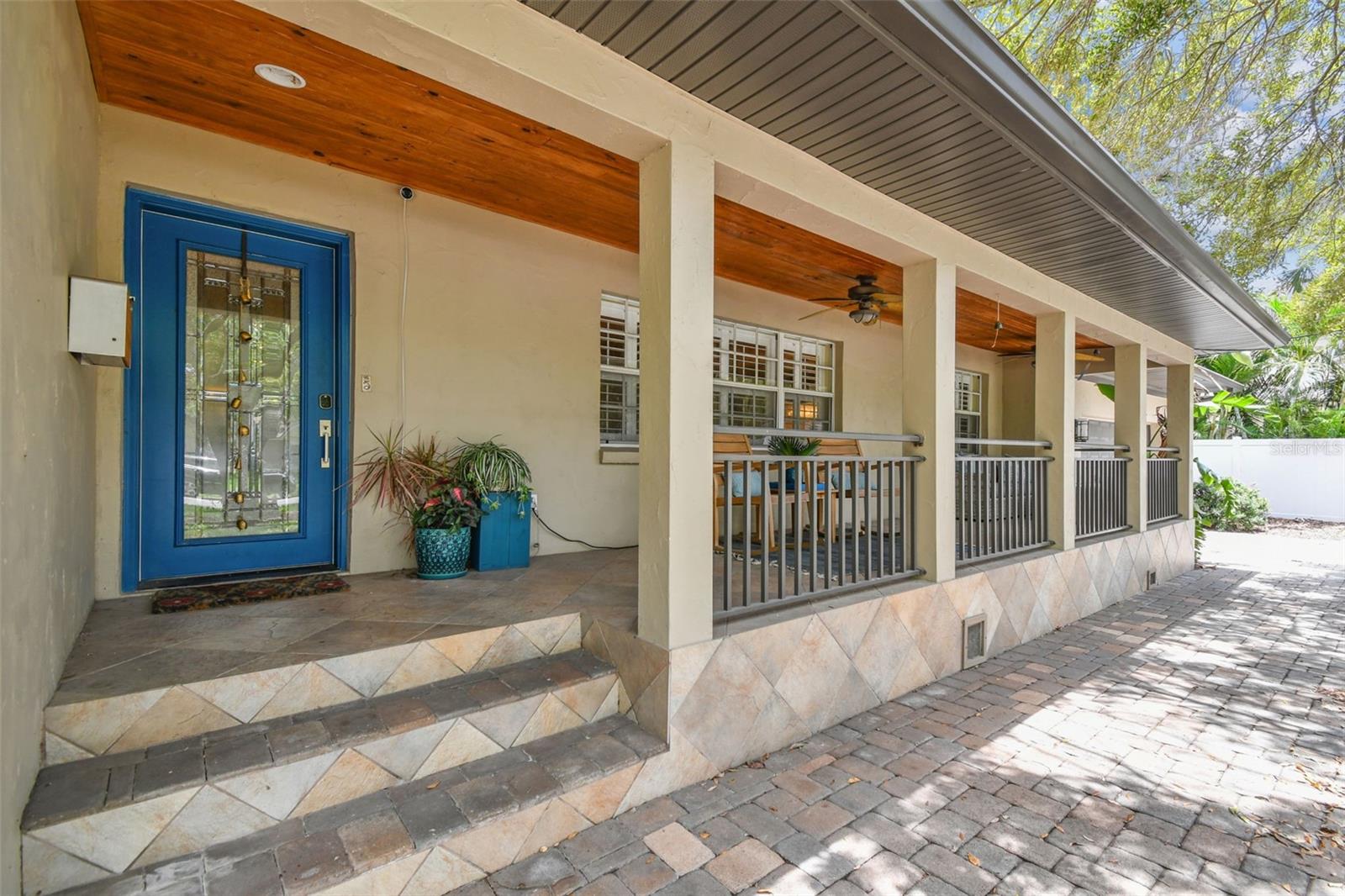 563 MADEIRA AVE