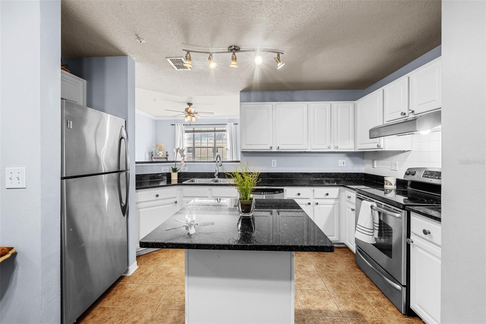 501 KNIGHTS RUN AVE #1123