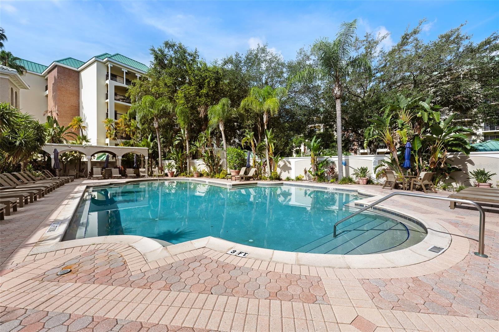 501 KNIGHTS RUN AVE #1123