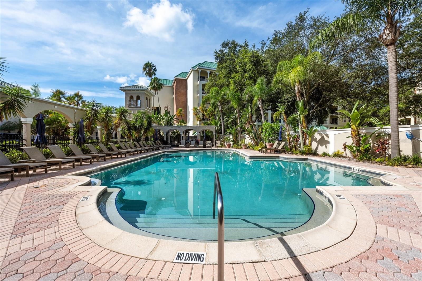 501 KNIGHTS RUN AVE #1123