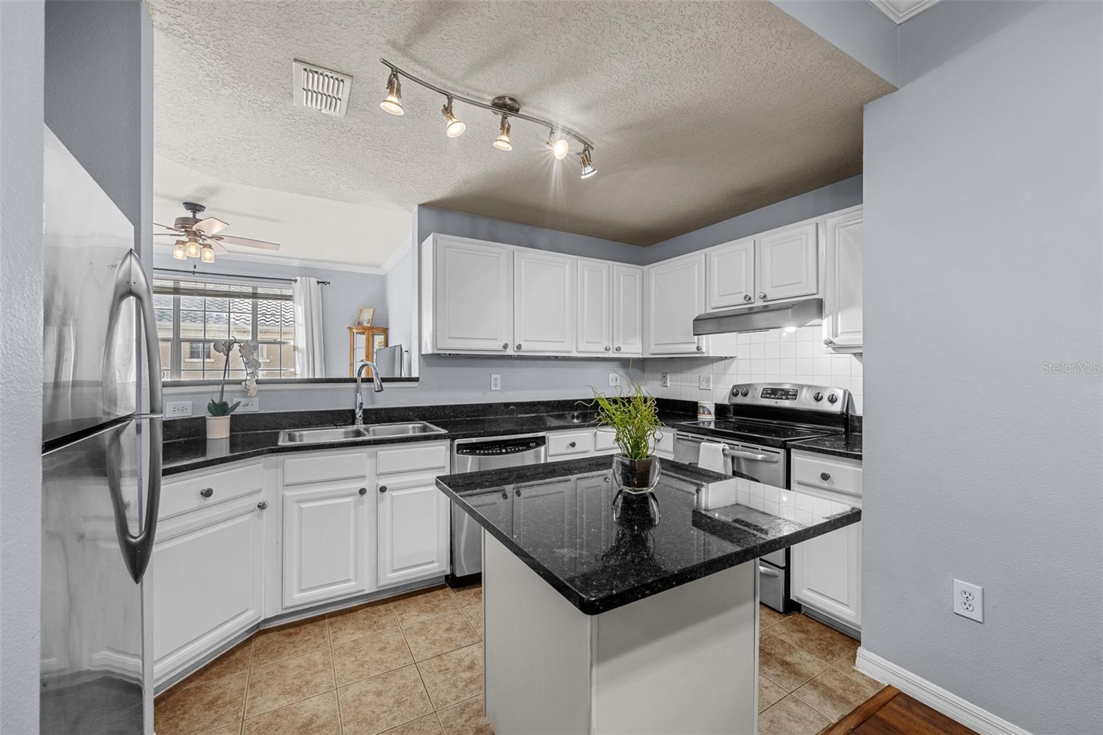 501 KNIGHTS RUN AVE #1123