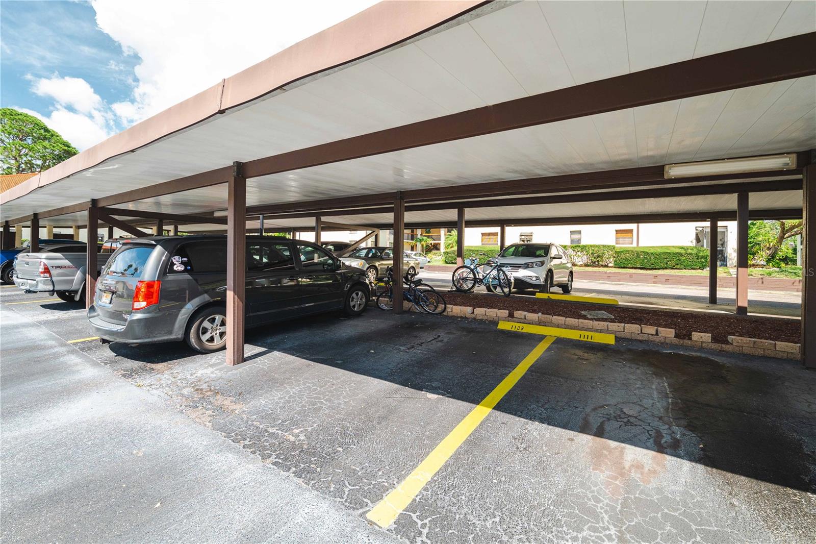 1109 HAMMOCK PINE BLVD