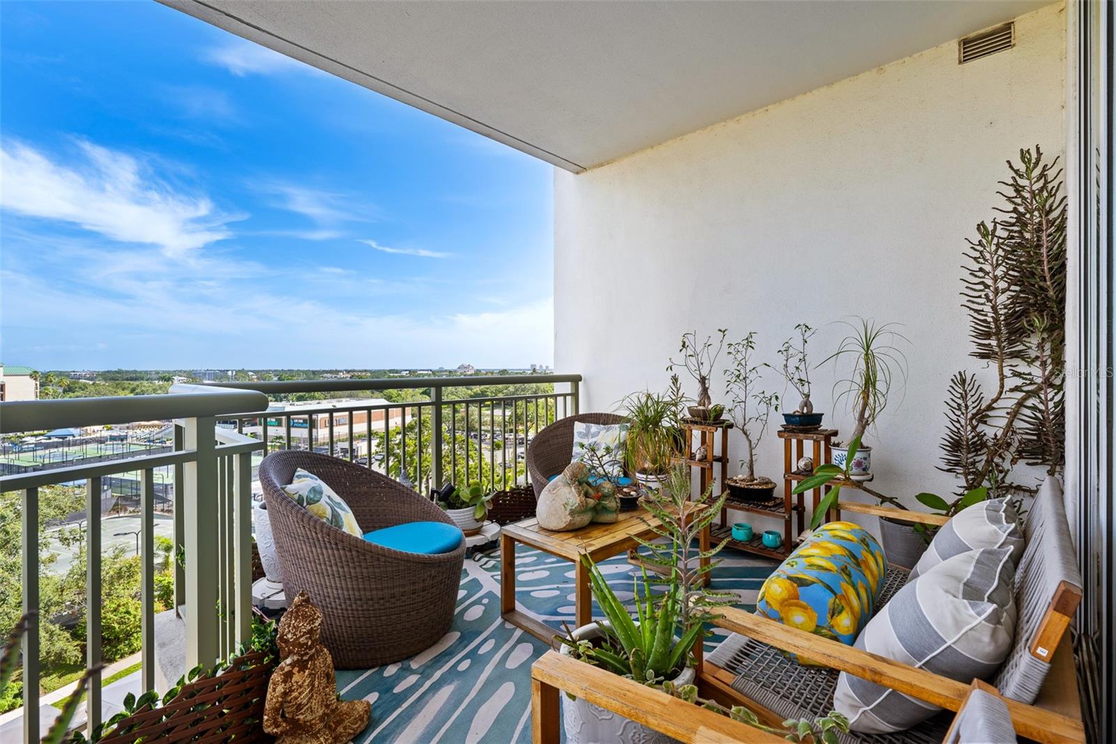 450 KNIGHTS RUN AVE #704