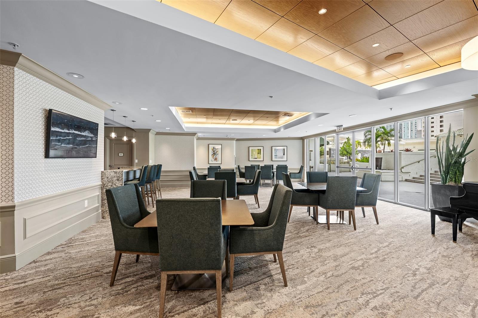 450 KNIGHTS RUN AVE #704