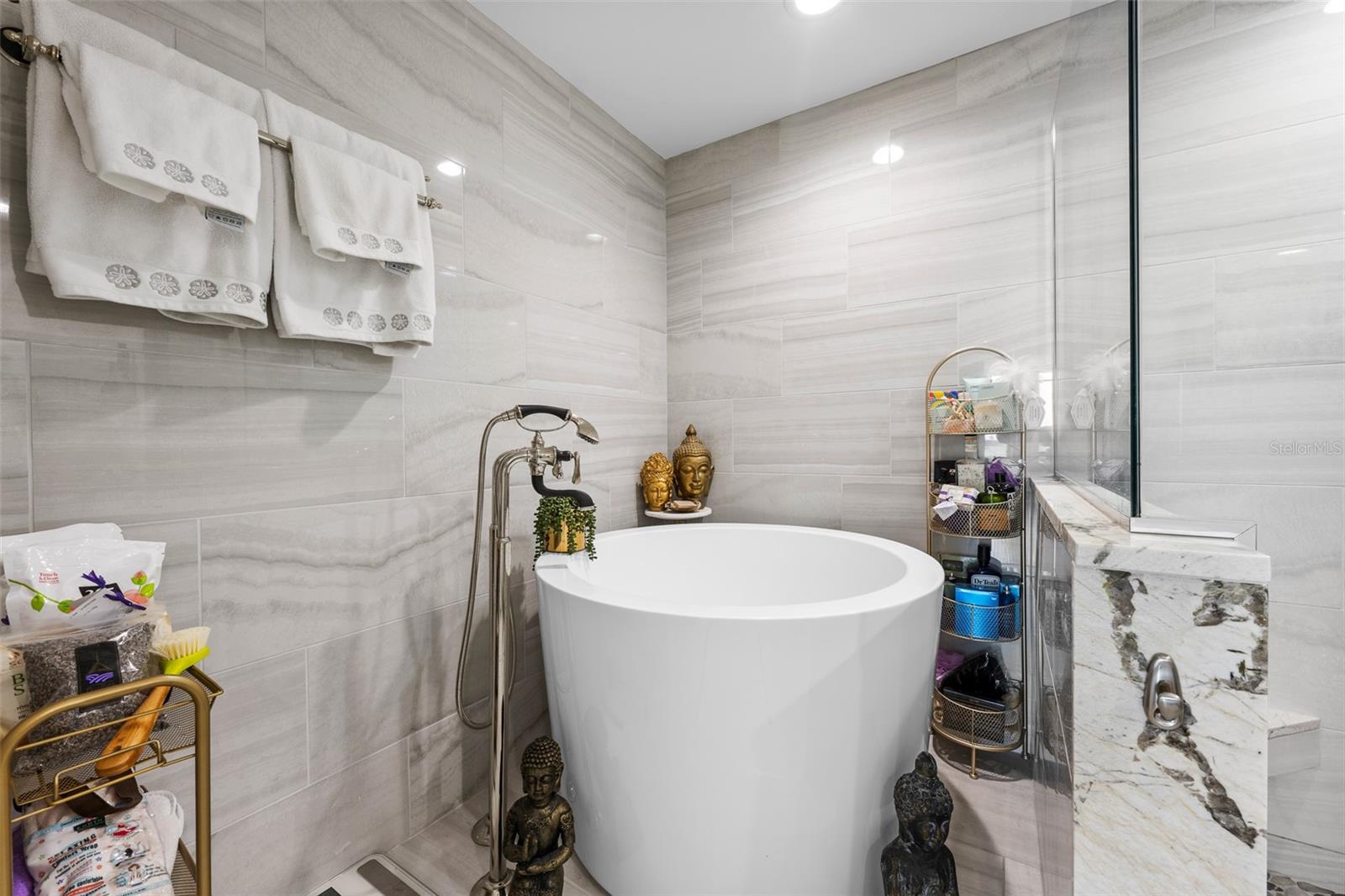 450 KNIGHTS RUN AVE #704