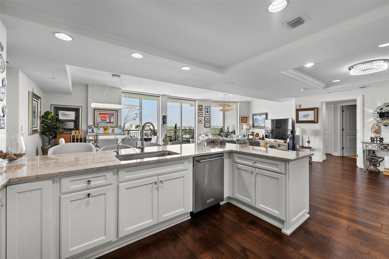 450 KNIGHTS RUN AVE #704