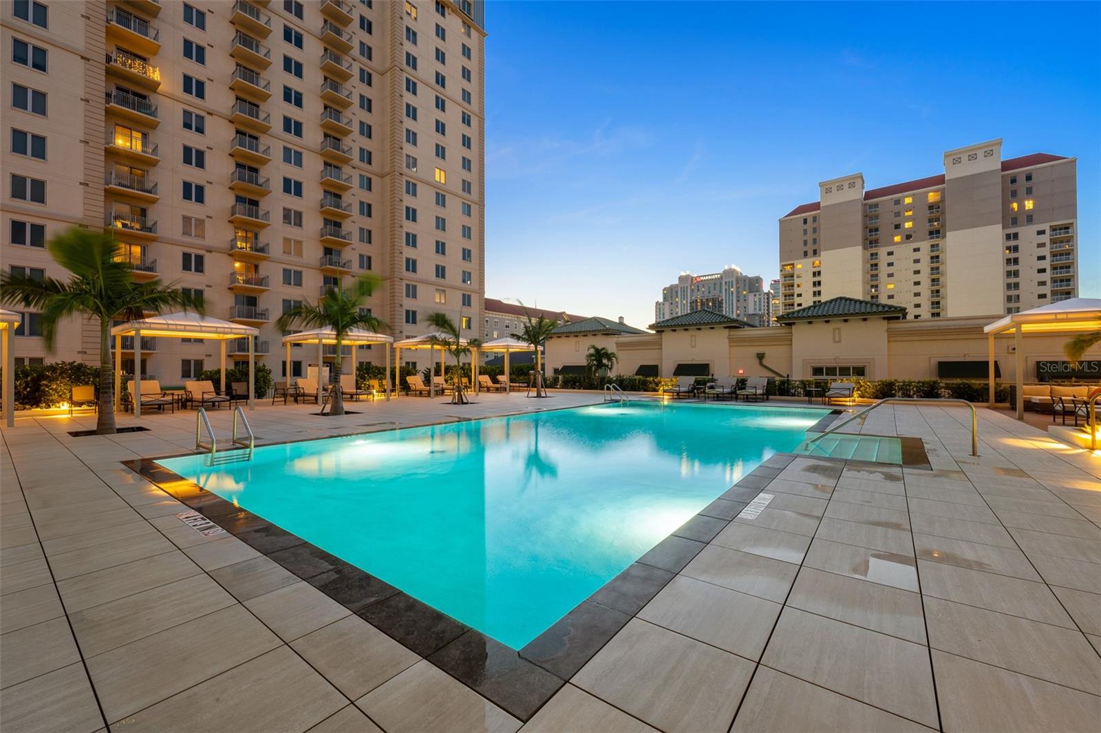 450 KNIGHTS RUN AVE #704