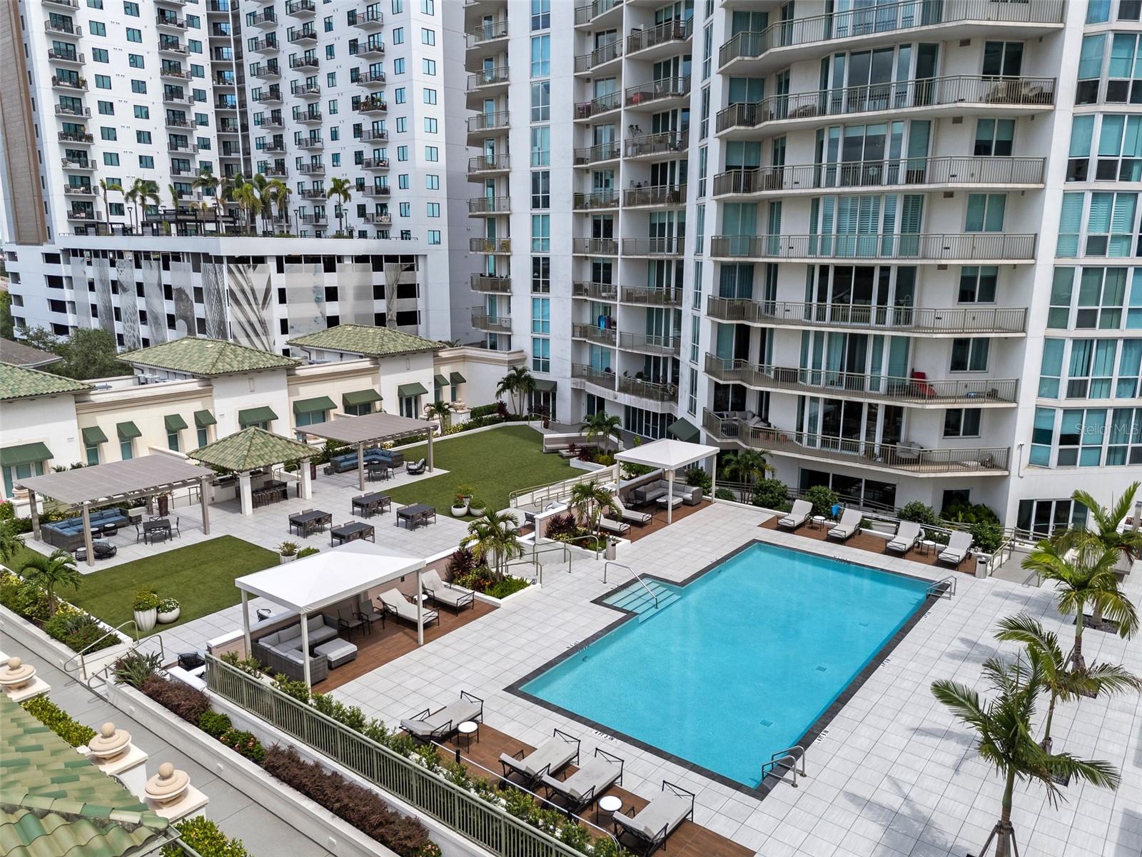 450 KNIGHTS RUN AVE #704