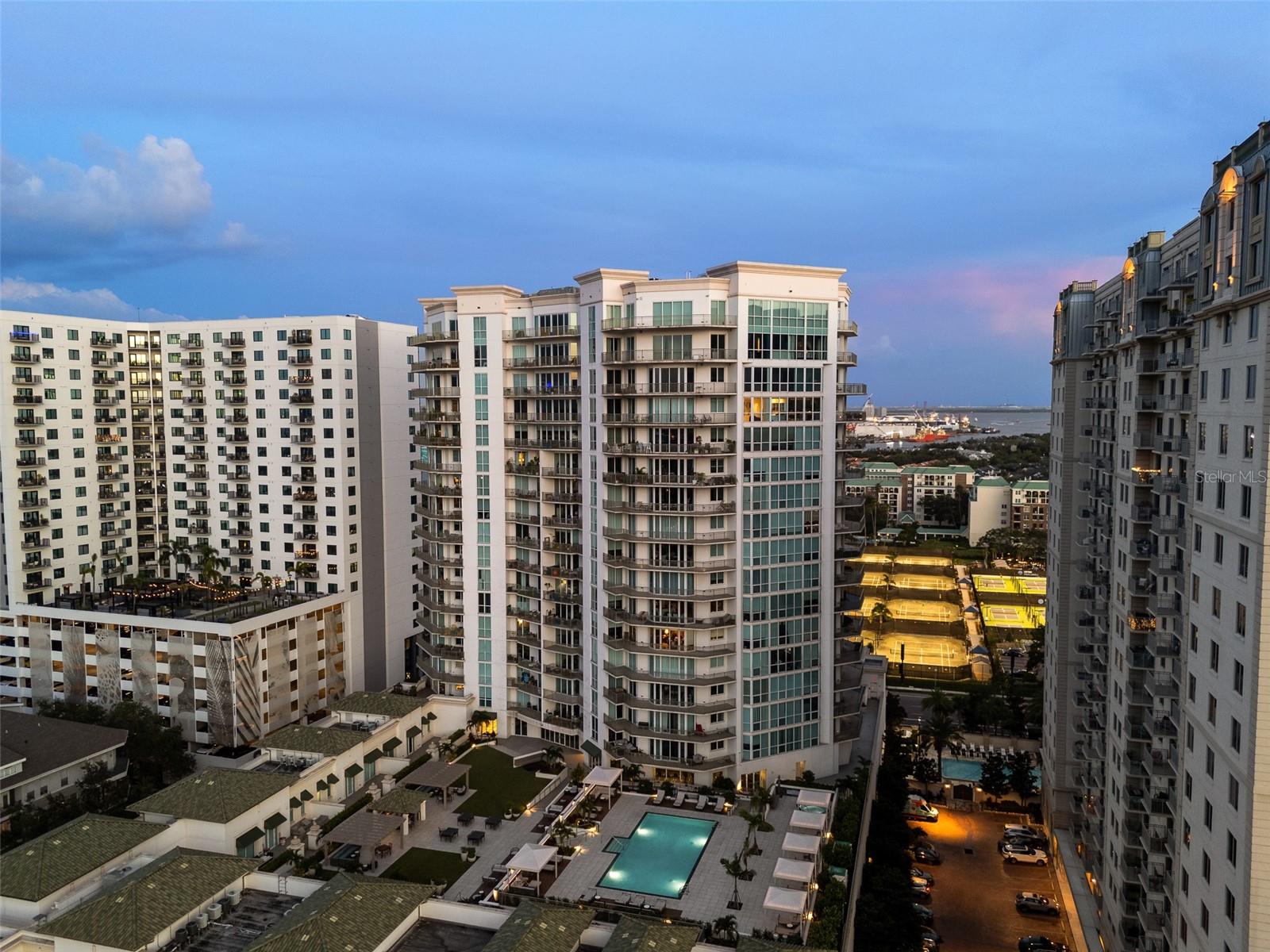 450 KNIGHTS RUN AVE #704