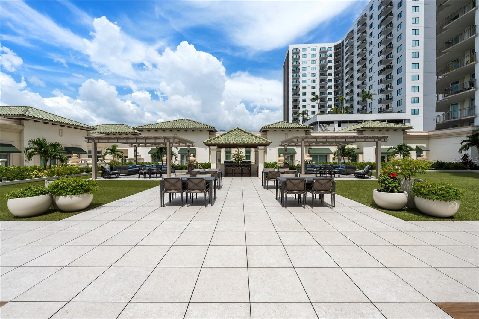 450 KNIGHTS RUN AVE #704