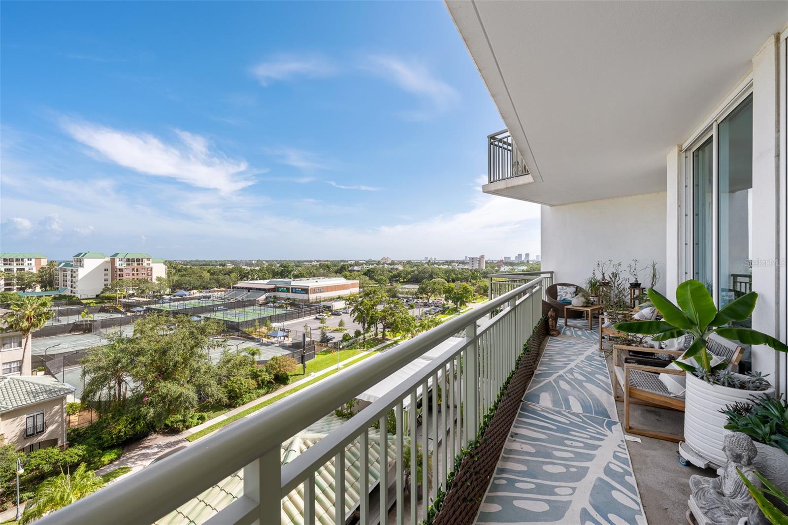 450 KNIGHTS RUN AVE #704