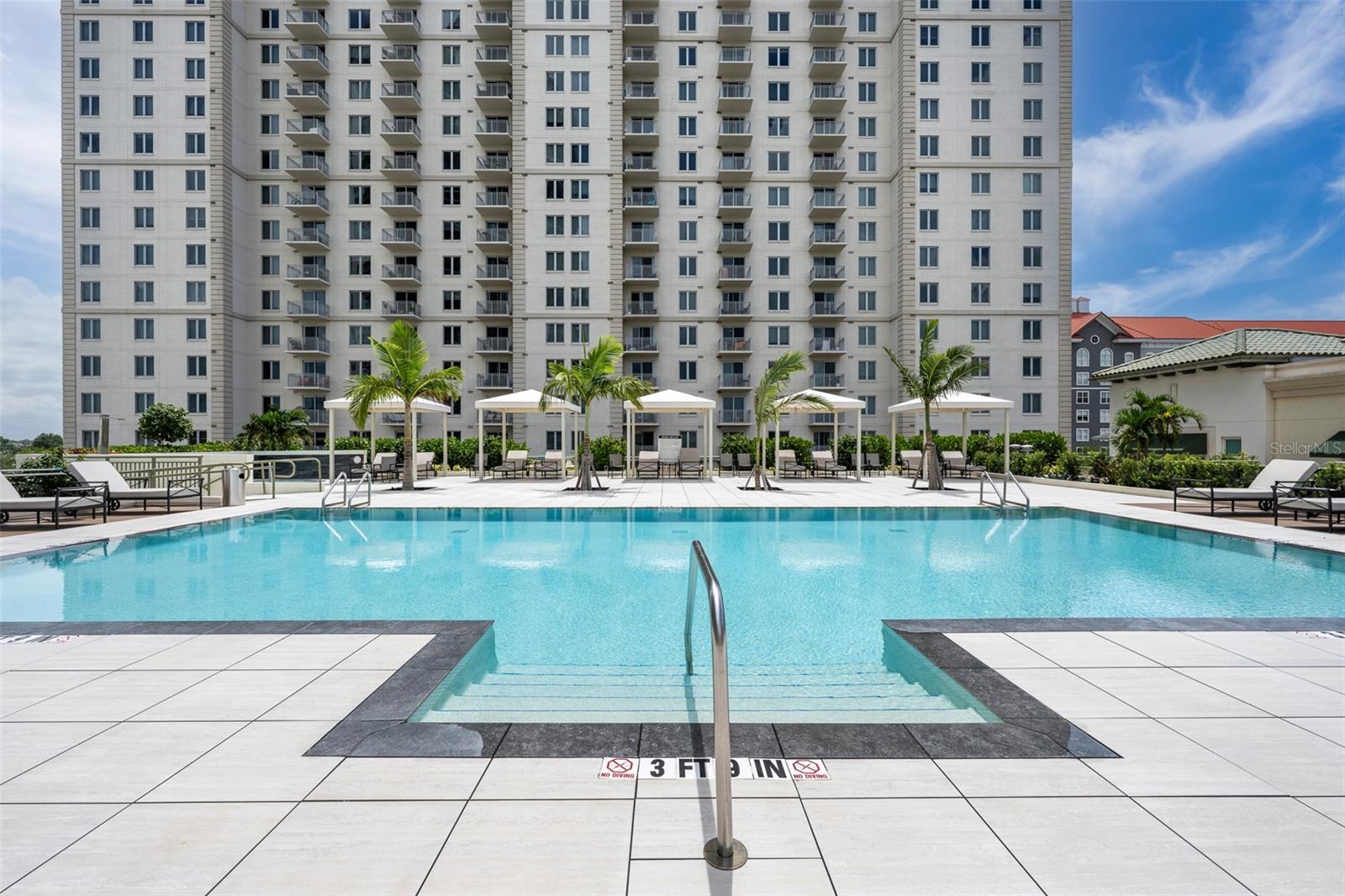 450 KNIGHTS RUN AVE #704