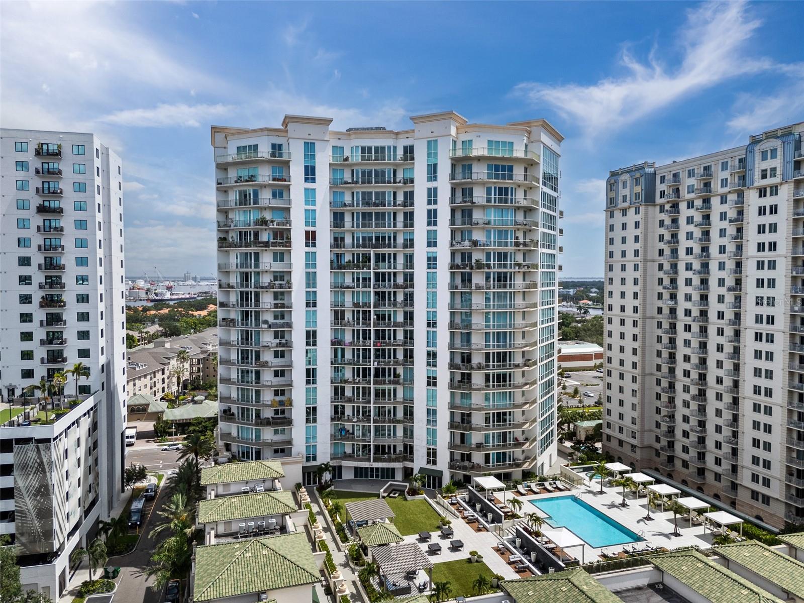 450 KNIGHTS RUN AVE #704