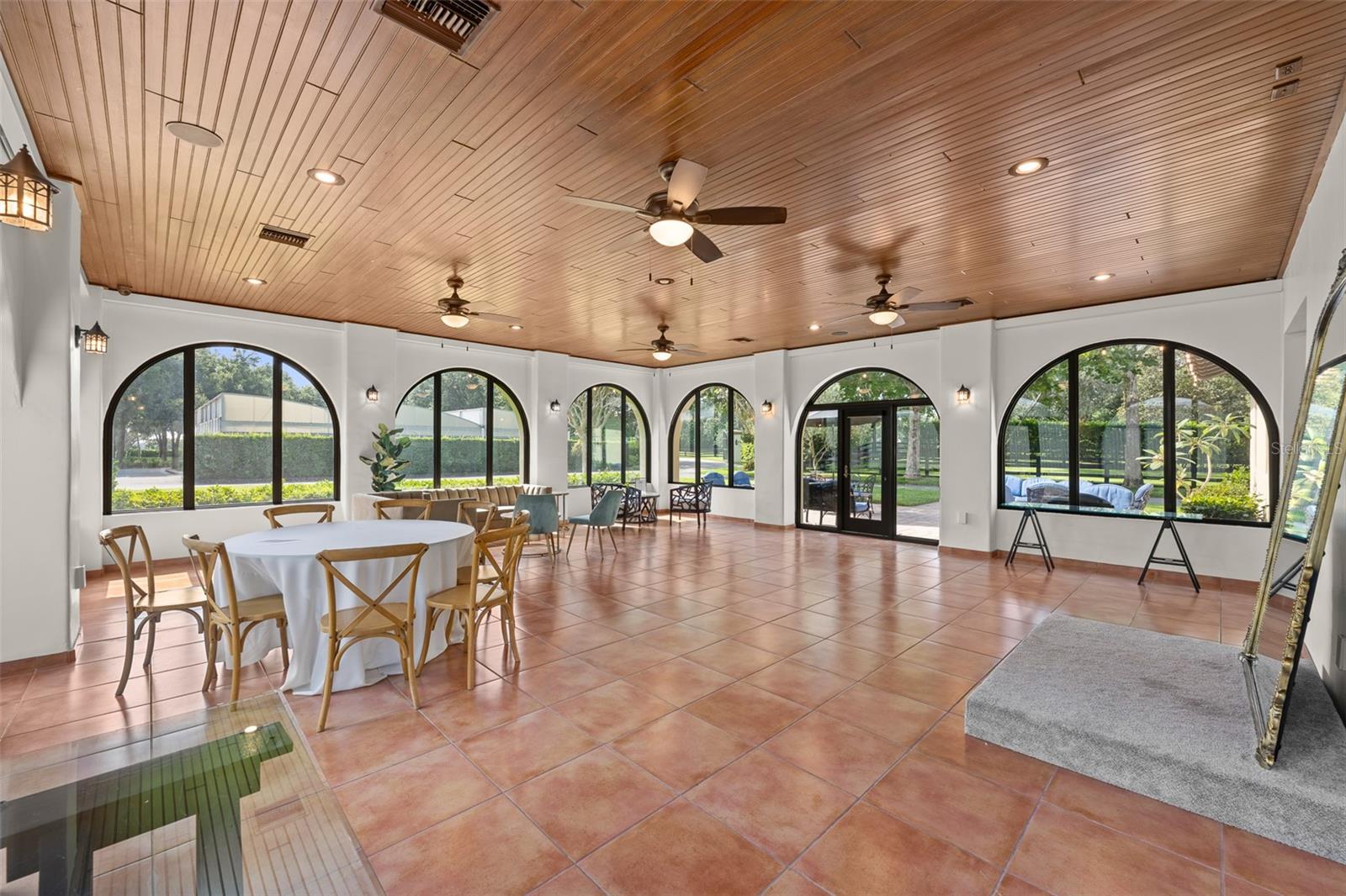 11901 FORT KING HWY