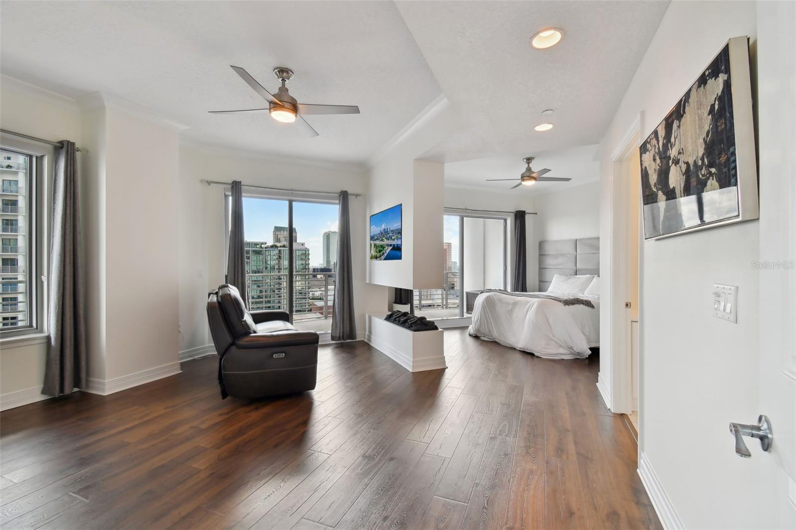 1209 E CUMBERLAND AVE #2101