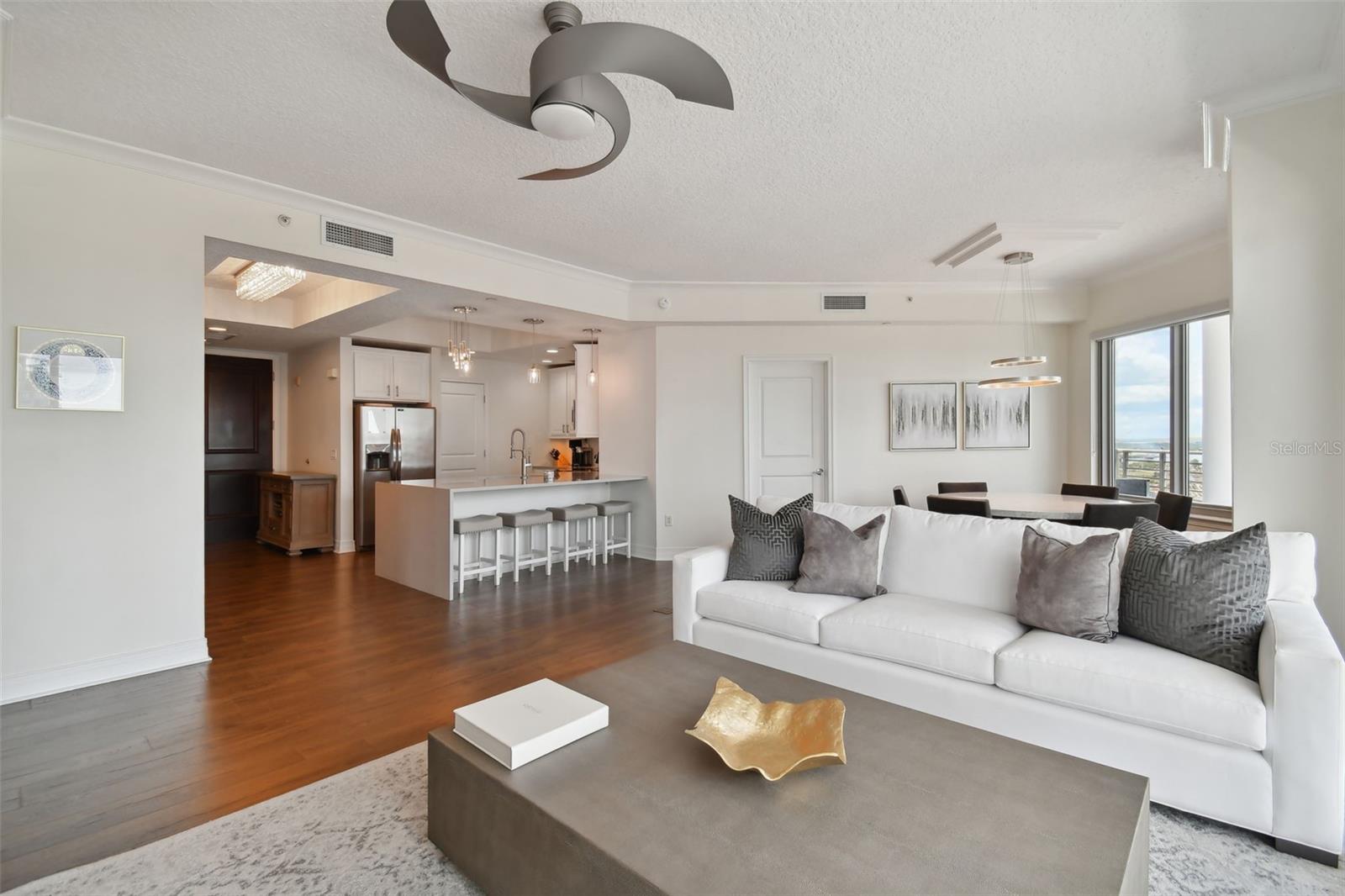 1209 E CUMBERLAND AVE #2101