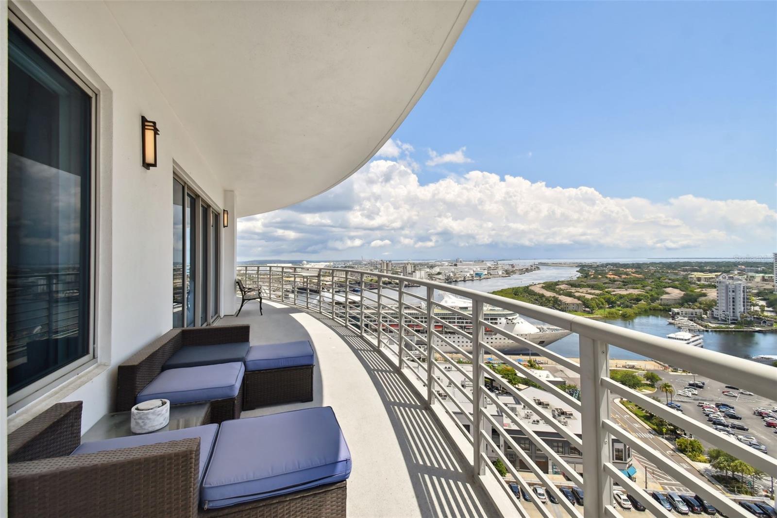 1209 E CUMBERLAND AVE #2101