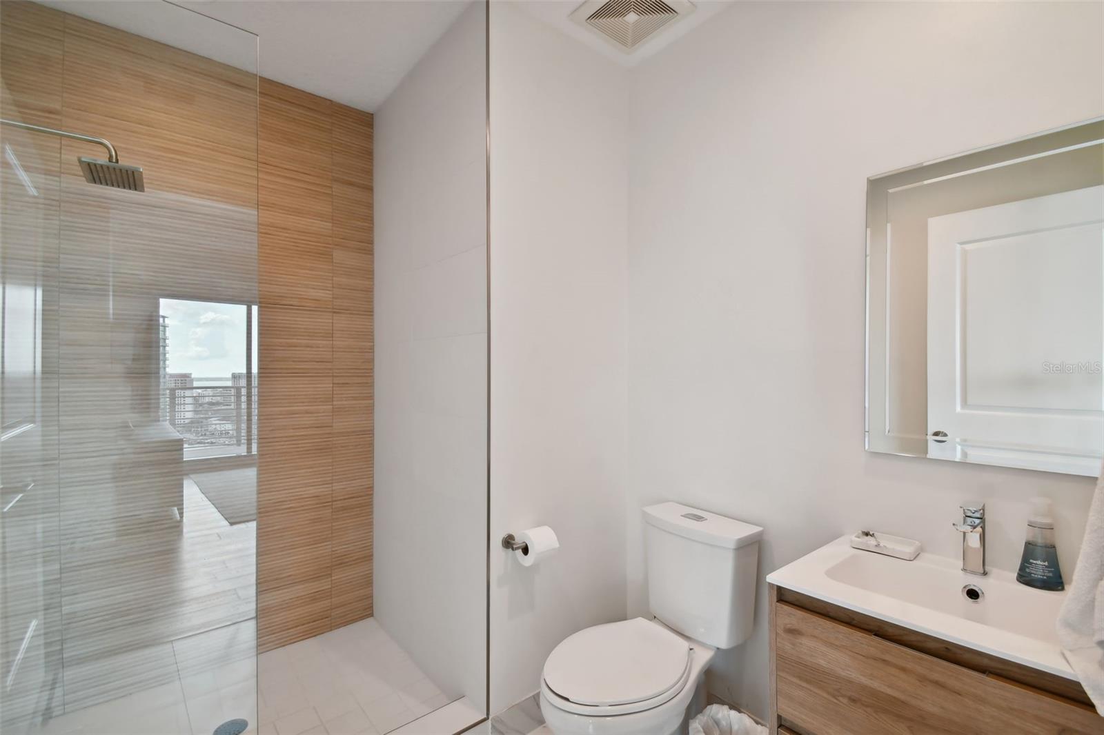 1209 E CUMBERLAND AVE #2101