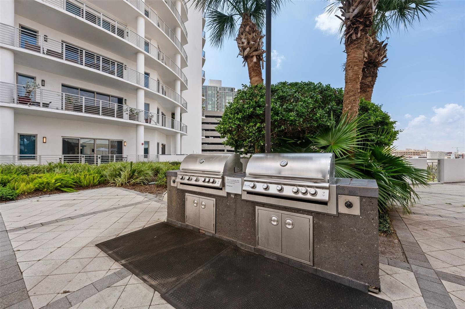 1209 E CUMBERLAND AVE #2101