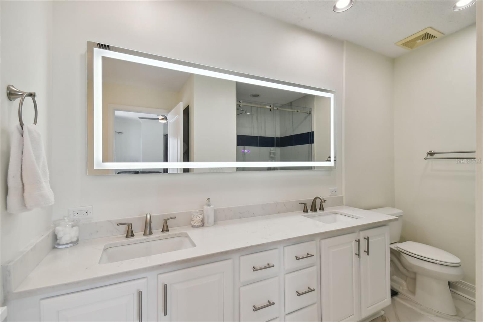 1209 E CUMBERLAND AVE #2101