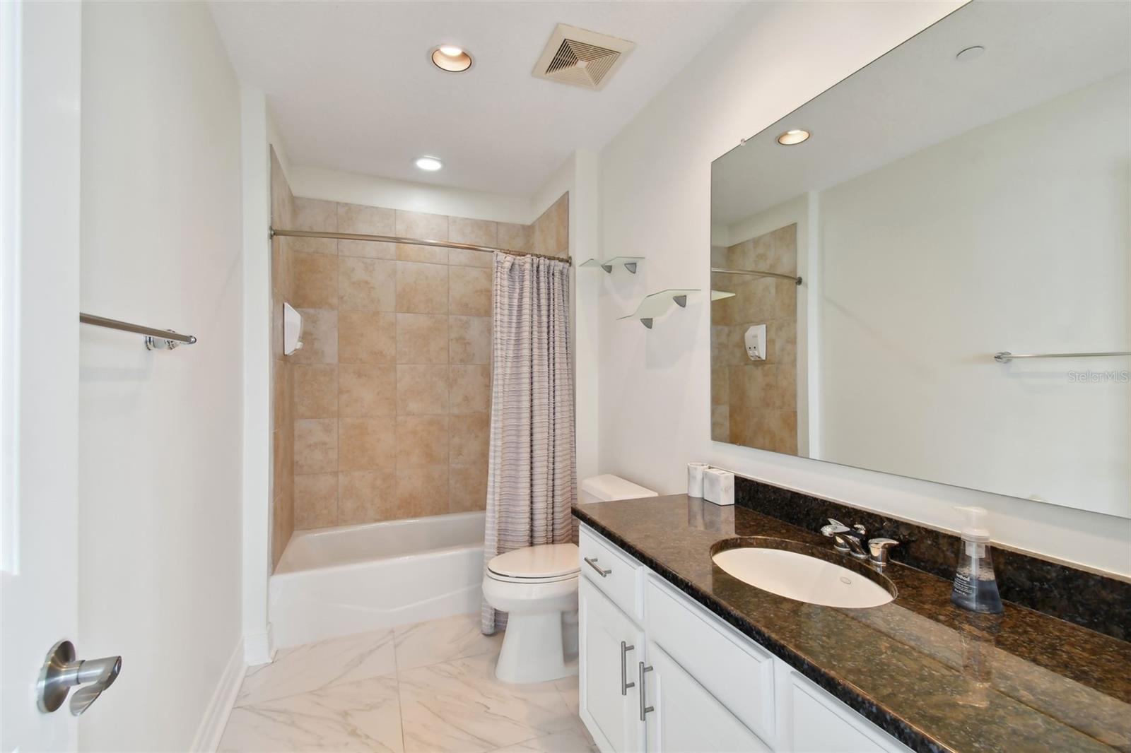 1209 E CUMBERLAND AVE #2101