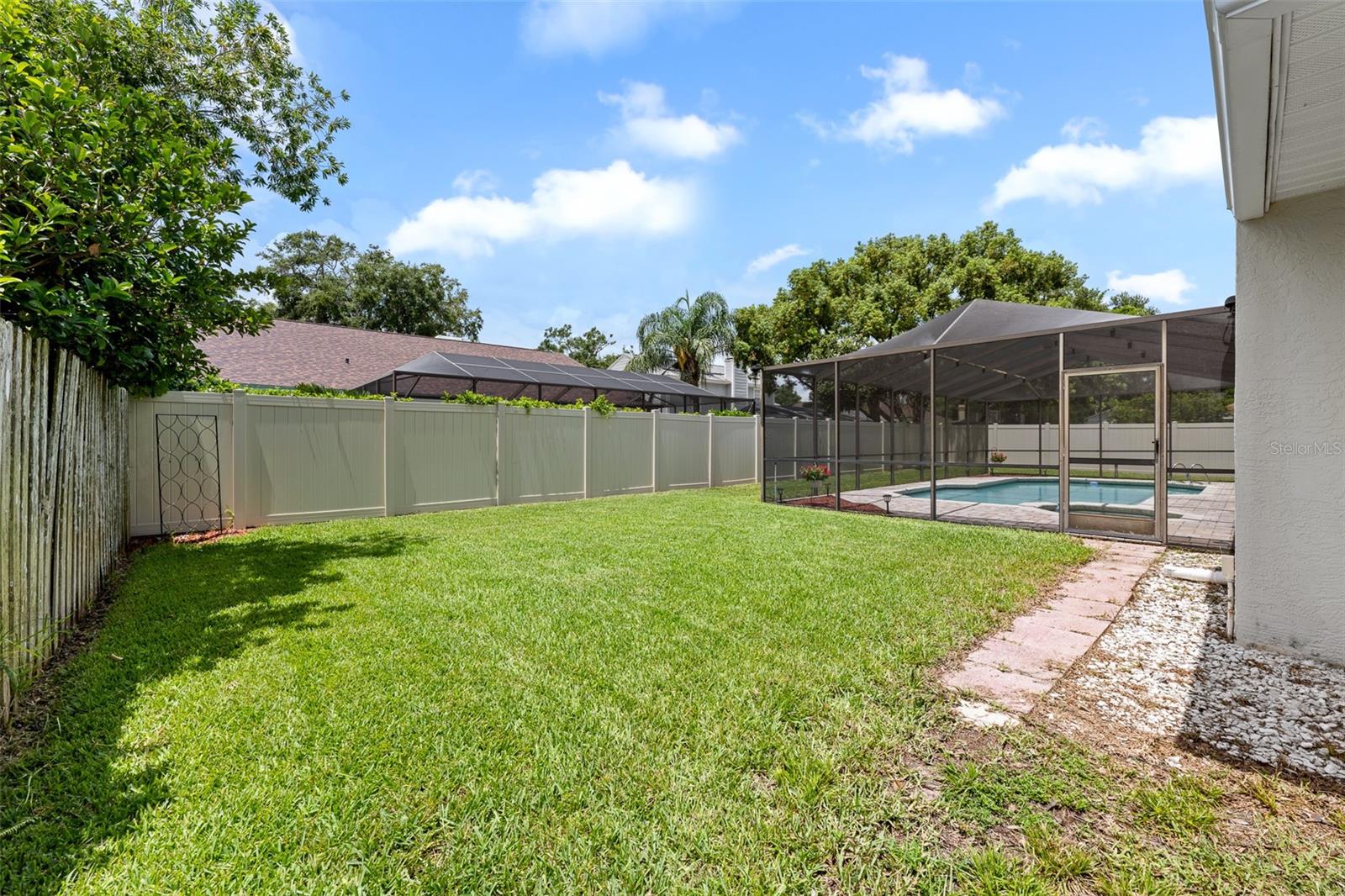 15612 INDIAN QUEEN DR